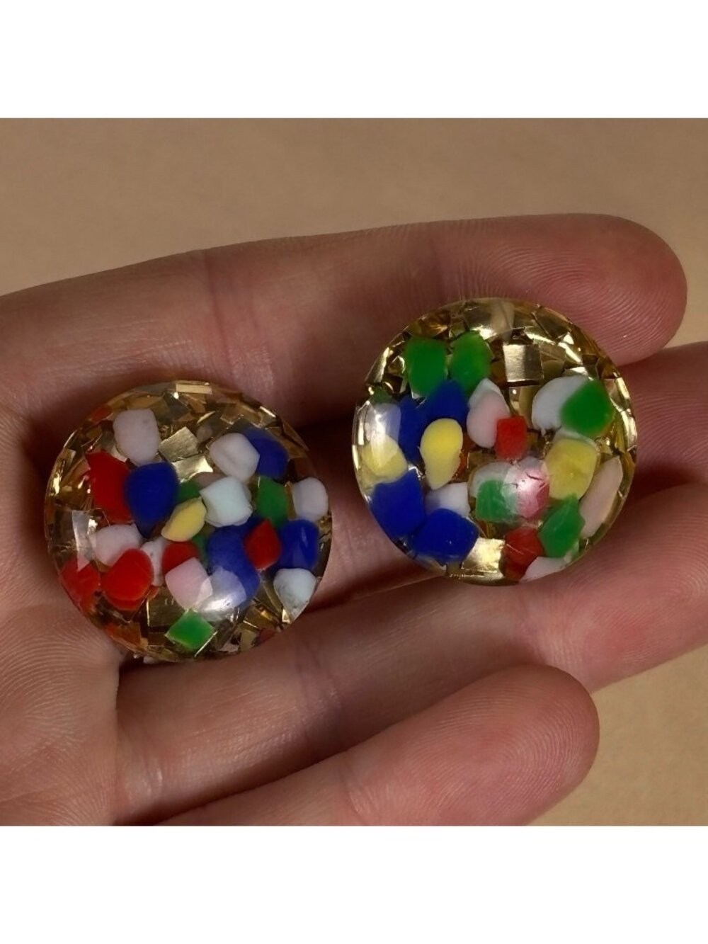 VTG Thermoset Lucite Gold Confetti Pom Pom Clip On Earrings A16